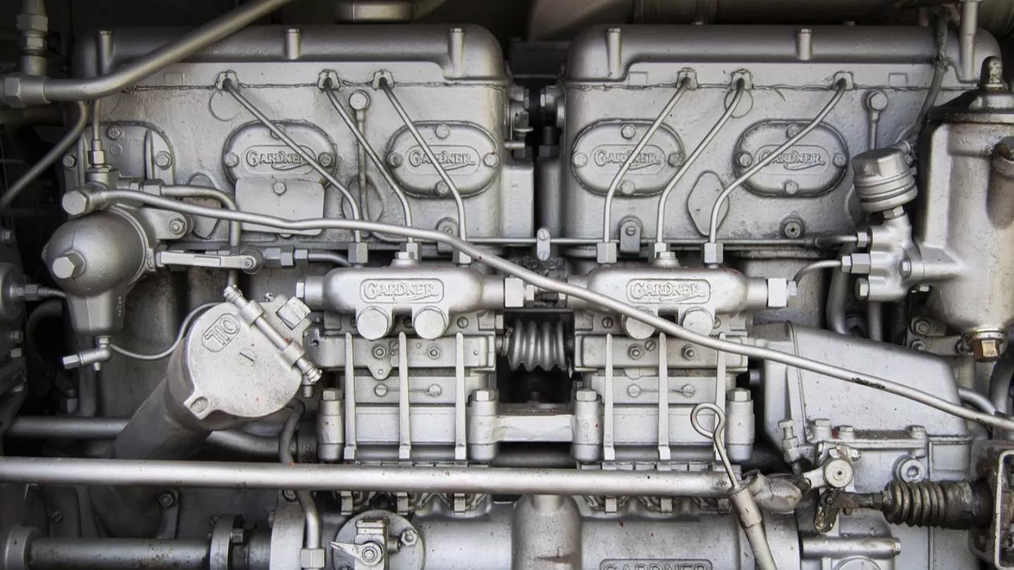 Guide to the Common Causes of a Diesel Engine Oil Leak